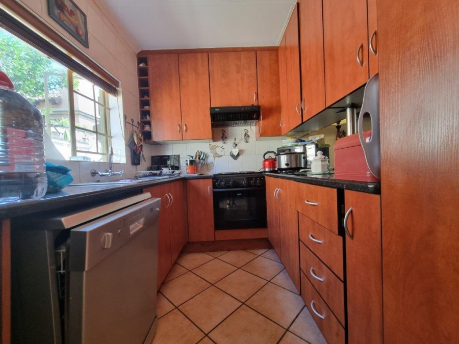 2 Bedroom Property for Sale in Faerie Glen Gauteng