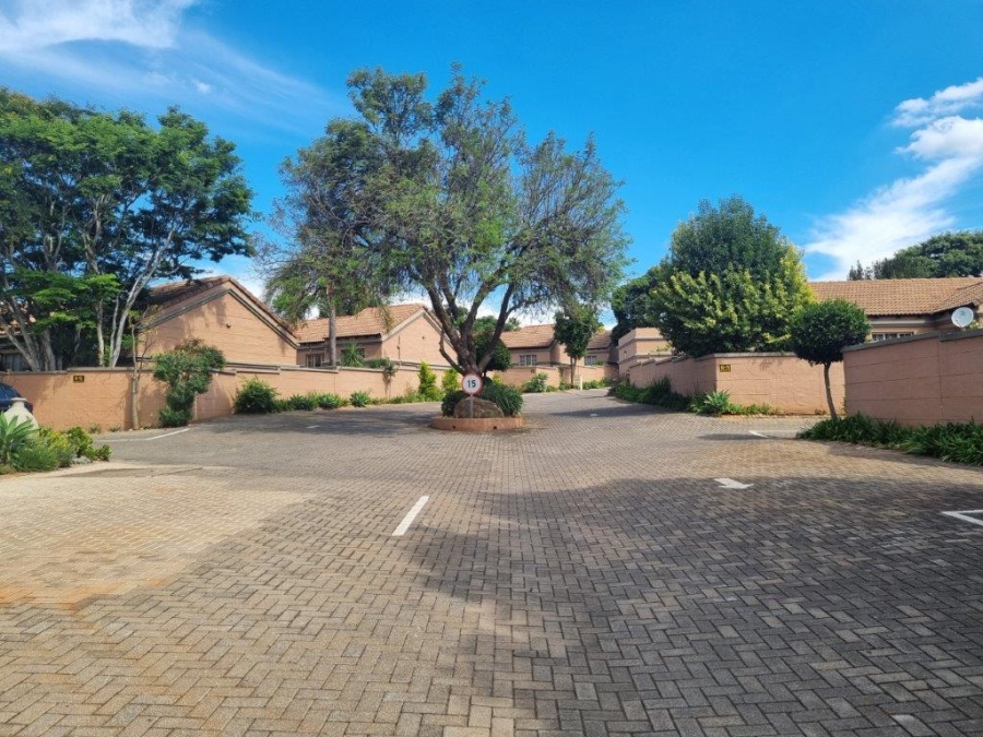 2 Bedroom Property for Sale in Faerie Glen Gauteng