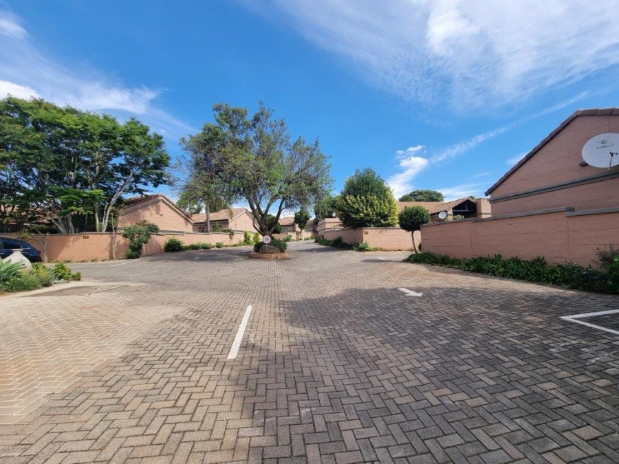 2 Bedroom Property for Sale in Faerie Glen Gauteng