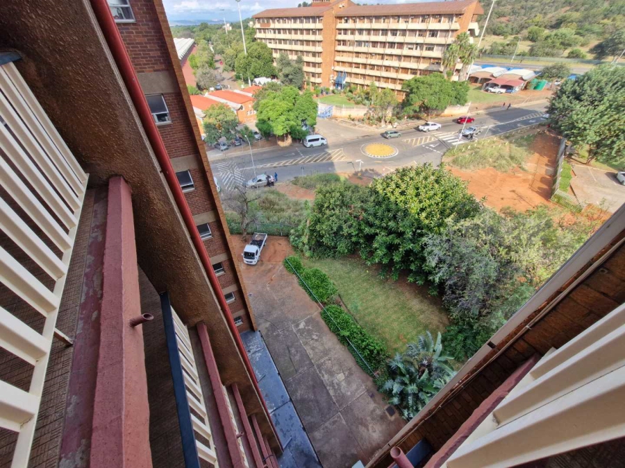 1 Bedroom Property for Sale in Weavind Park Gauteng