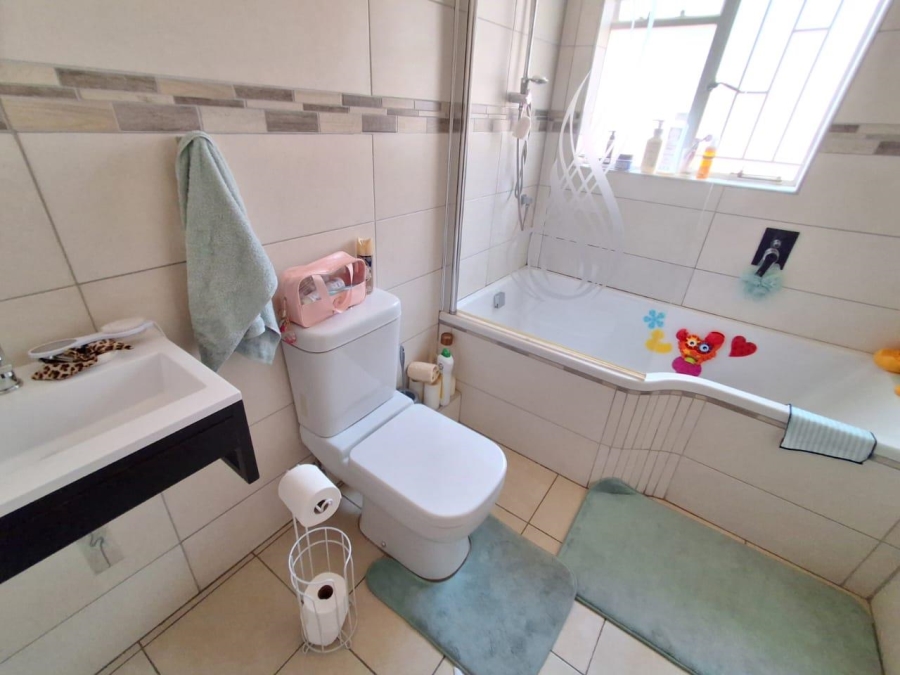 4 Bedroom Property for Sale in The Reeds Gauteng