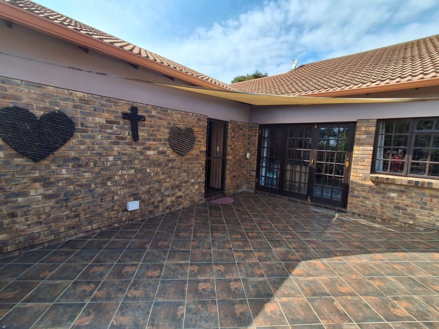 4 Bedroom Property for Sale in The Reeds Gauteng
