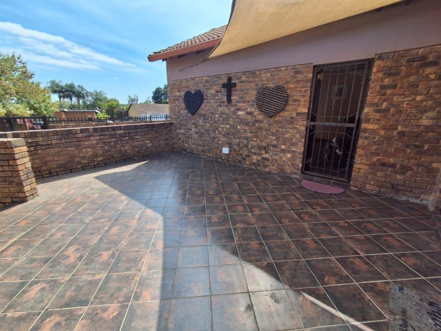 4 Bedroom Property for Sale in The Reeds Gauteng