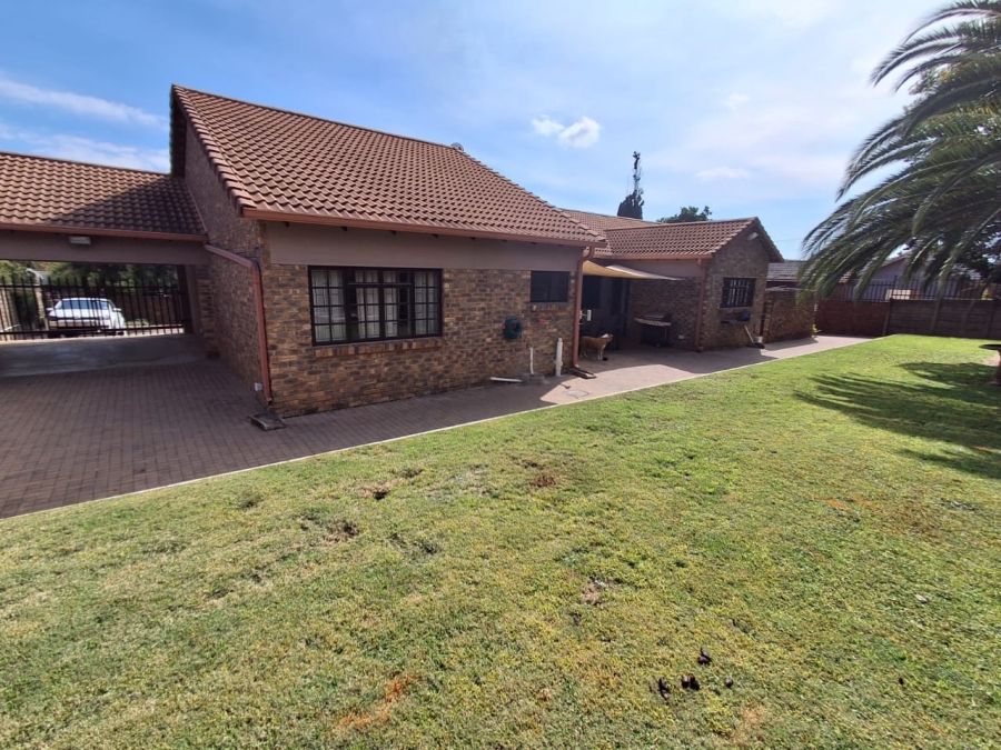4 Bedroom Property for Sale in The Reeds Gauteng