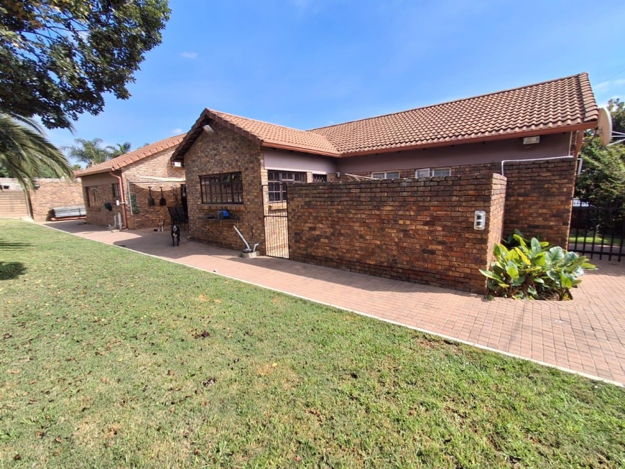4 Bedroom Property for Sale in The Reeds Gauteng