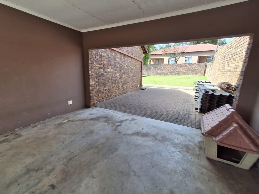 4 Bedroom Property for Sale in The Reeds Gauteng