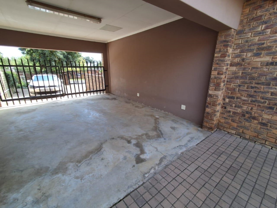 4 Bedroom Property for Sale in The Reeds Gauteng