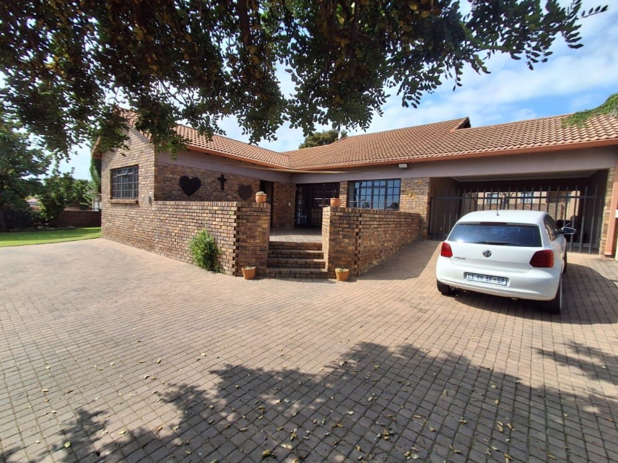 4 Bedroom Property for Sale in The Reeds Gauteng