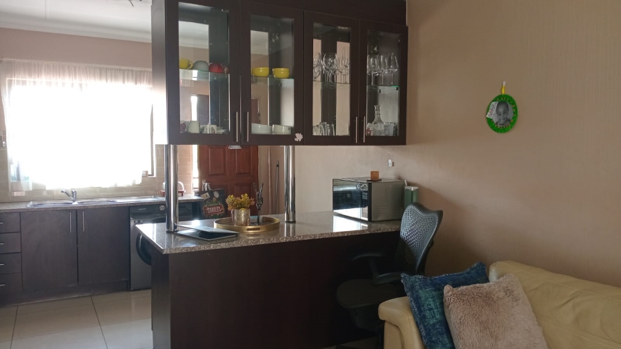 2 Bedroom Property for Sale in Brackendowns Gauteng