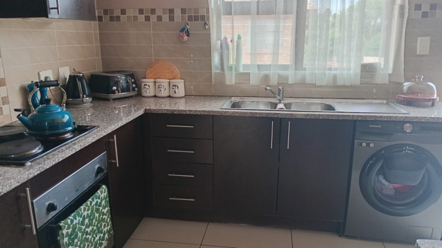 2 Bedroom Property for Sale in Brackendowns Gauteng