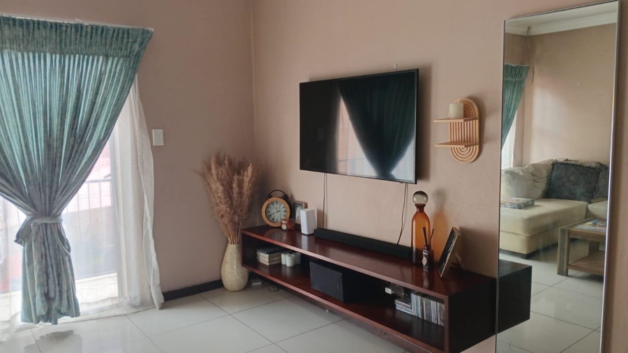 2 Bedroom Property for Sale in Brackendowns Gauteng