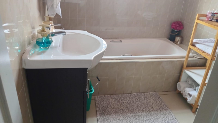 2 Bedroom Property for Sale in Brackendowns Gauteng