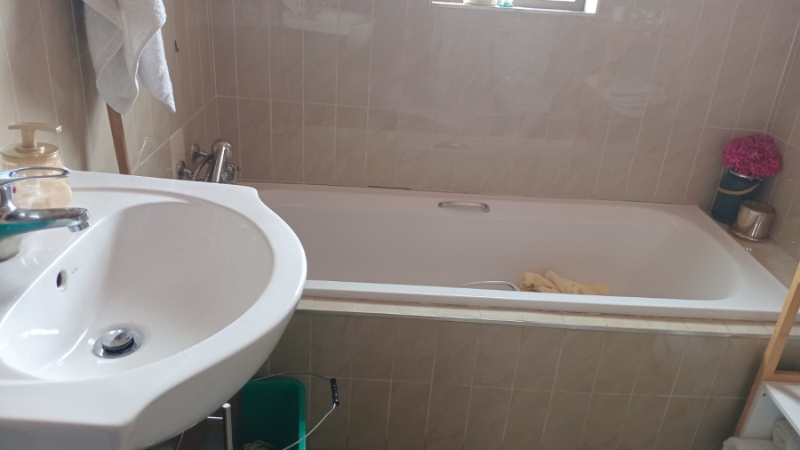 2 Bedroom Property for Sale in Brackendowns Gauteng