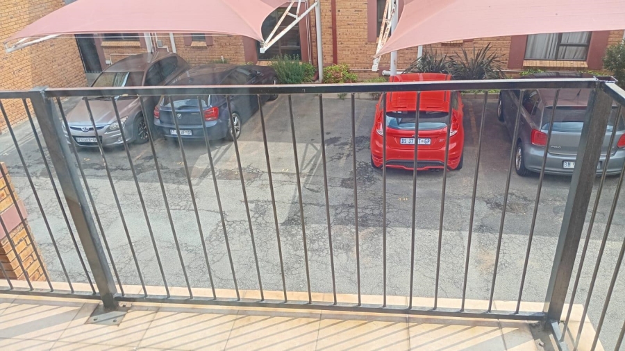 2 Bedroom Property for Sale in Brackendowns Gauteng