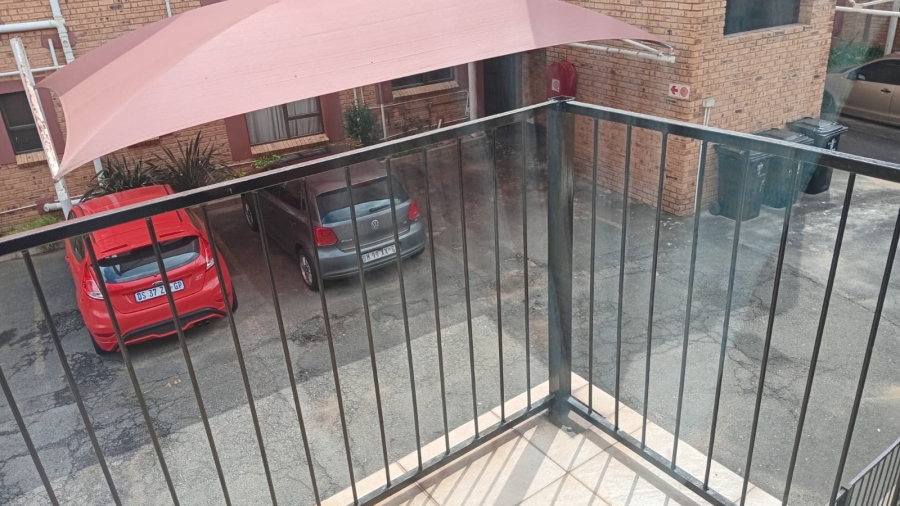 2 Bedroom Property for Sale in Brackendowns Gauteng