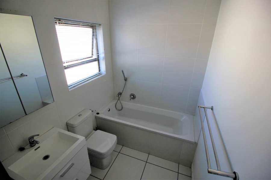 To Let 1 Bedroom Property for Rent in Fourways Gauteng