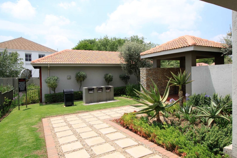 To Let 1 Bedroom Property for Rent in Fourways Gauteng