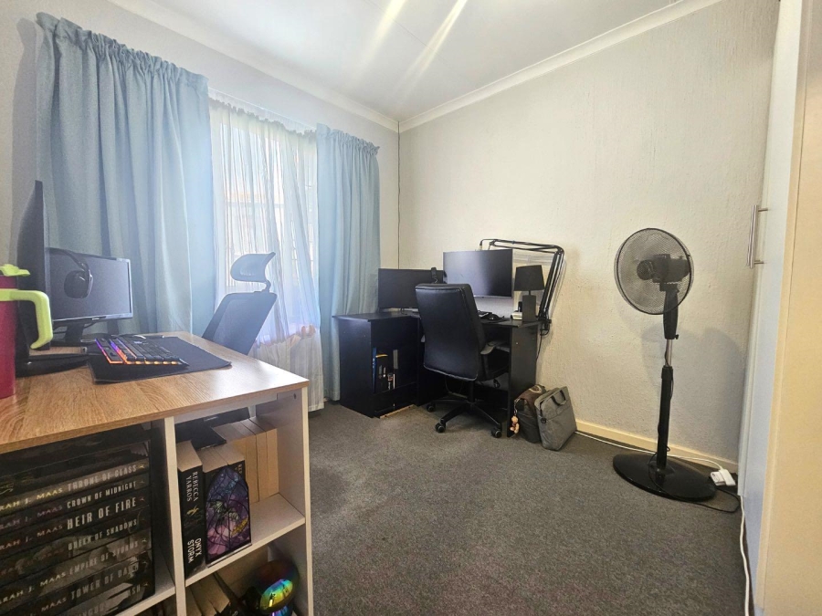 2 Bedroom Property for Sale in Radiokop Gauteng