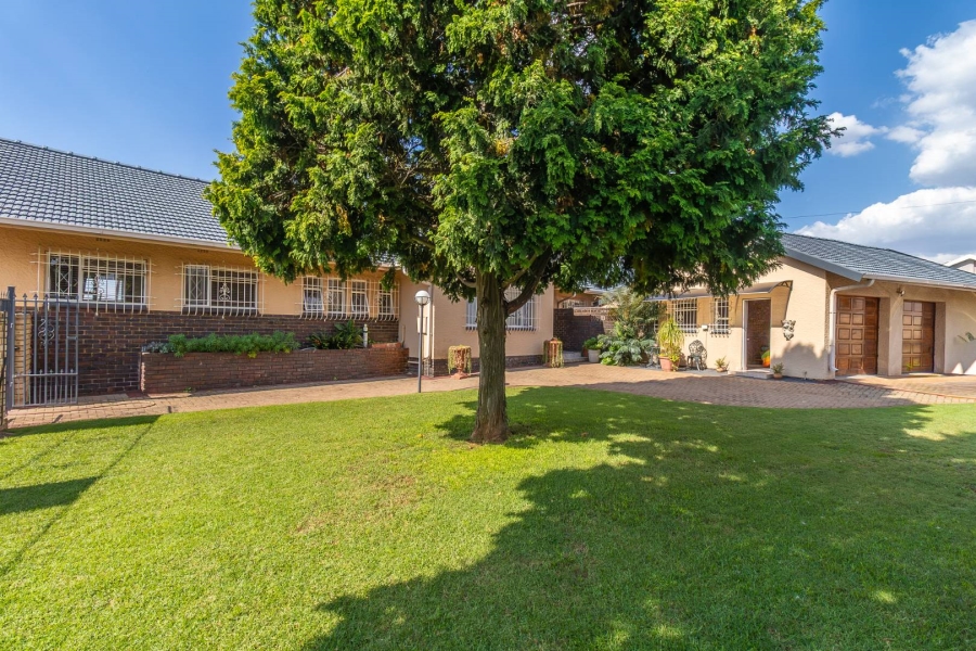 7 Bedroom Property for Sale in Florida Park Gauteng