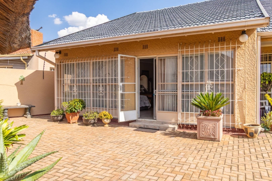 7 Bedroom Property for Sale in Florida Park Gauteng