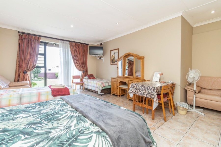 7 Bedroom Property for Sale in Florida Park Gauteng