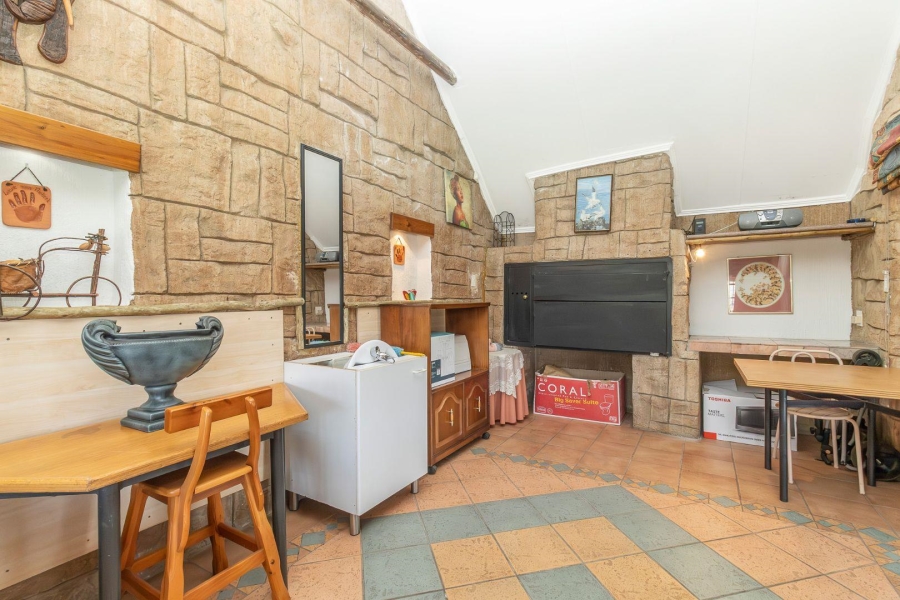 7 Bedroom Property for Sale in Florida Park Gauteng