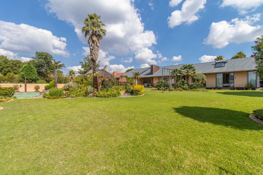 7 Bedroom Property for Sale in Florida Park Gauteng