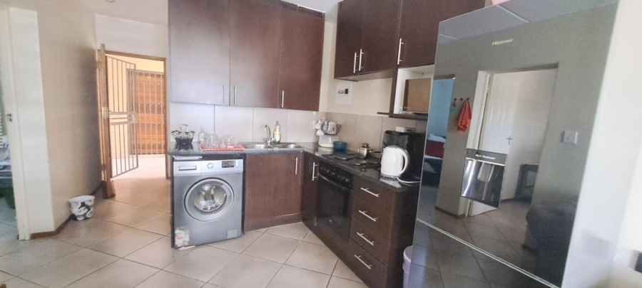 2 Bedroom Property for Sale in Albertsdal Gauteng