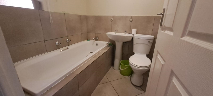 2 Bedroom Property for Sale in Albertsdal Gauteng