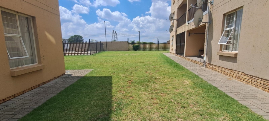 2 Bedroom Property for Sale in Albertsdal Gauteng