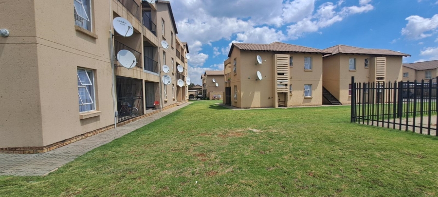 2 Bedroom Property for Sale in Albertsdal Gauteng
