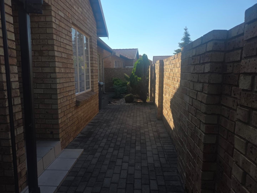 3 Bedroom Property for Sale in Annlin Gauteng