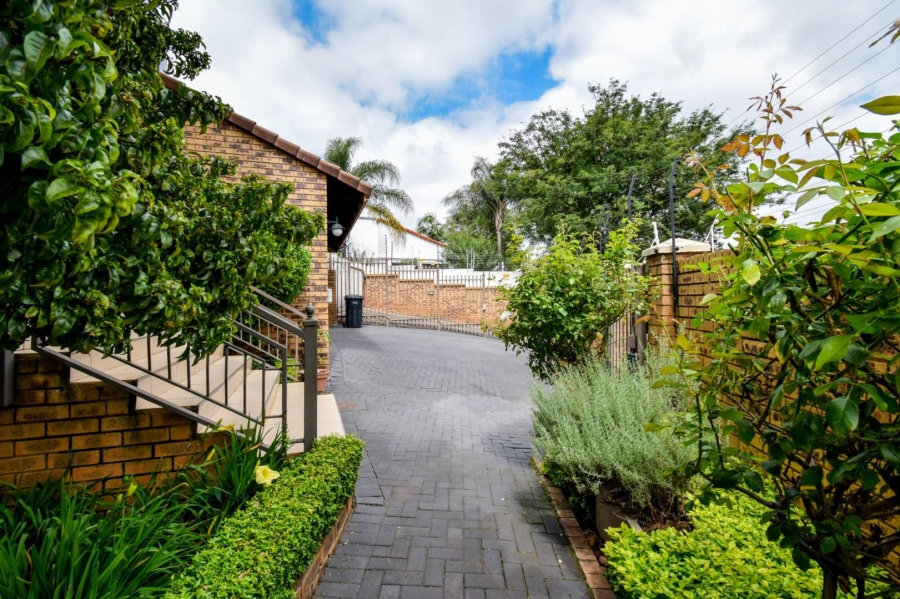 3 Bedroom Property for Sale in Erasmuskloof Gauteng