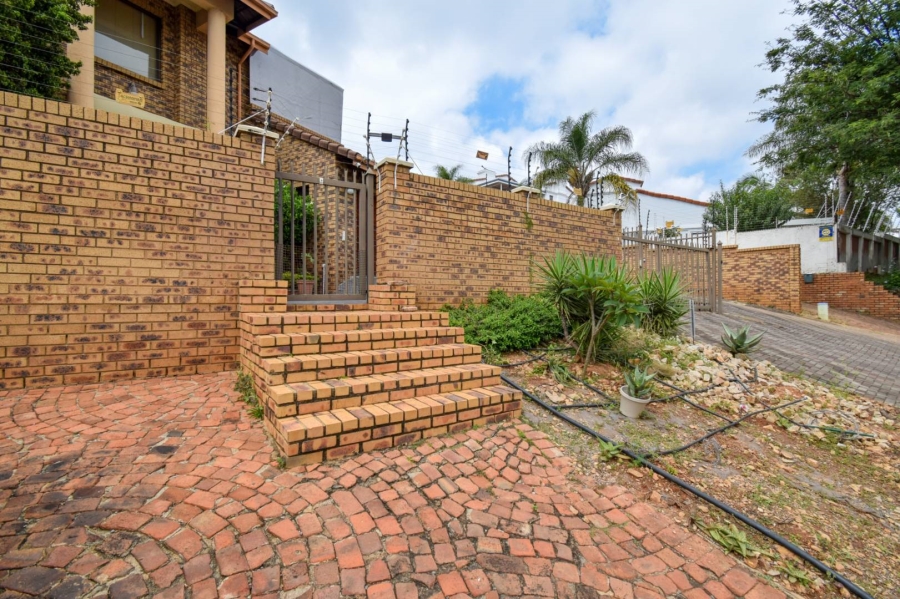 3 Bedroom Property for Sale in Erasmuskloof Gauteng
