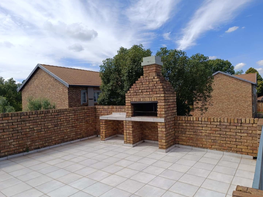 2 Bedroom Property for Sale in Rietvalleirand Gauteng