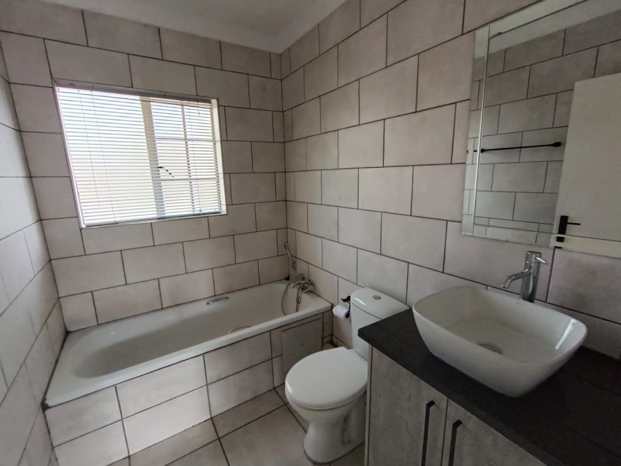 2 Bedroom Property for Sale in Rietvalleirand Gauteng