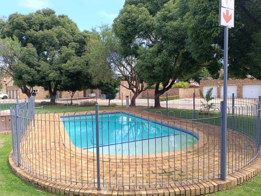2 Bedroom Property for Sale in Rietvalleirand Gauteng