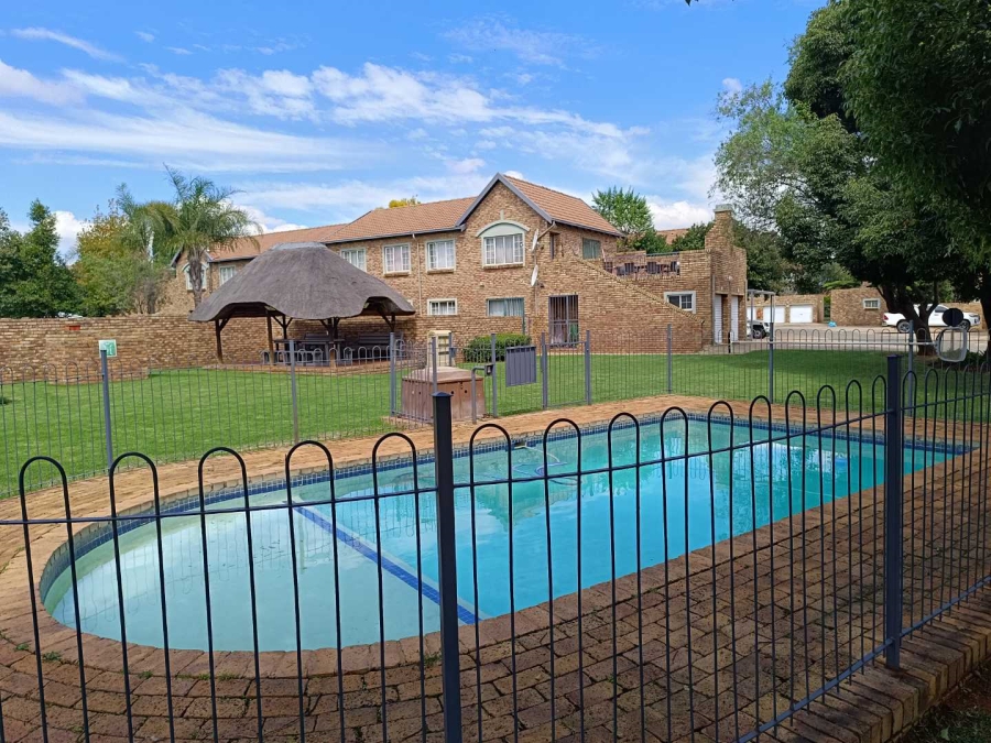 2 Bedroom Property for Sale in Rietvalleirand Gauteng