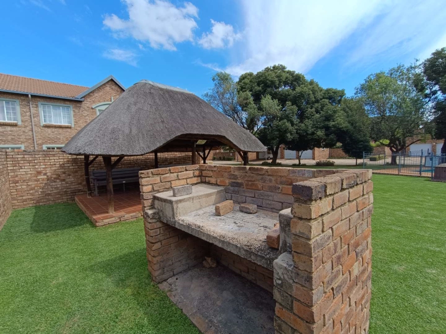 2 Bedroom Property for Sale in Rietvalleirand Gauteng