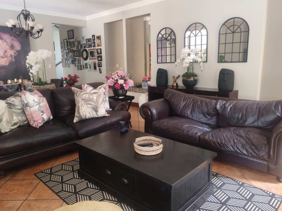 To Let 4 Bedroom Property for Rent in Zwartkop Golf Estate Gauteng