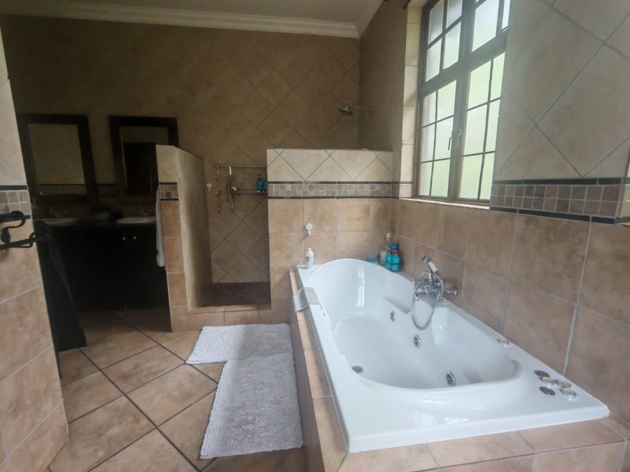 To Let 4 Bedroom Property for Rent in Zwartkop Golf Estate Gauteng