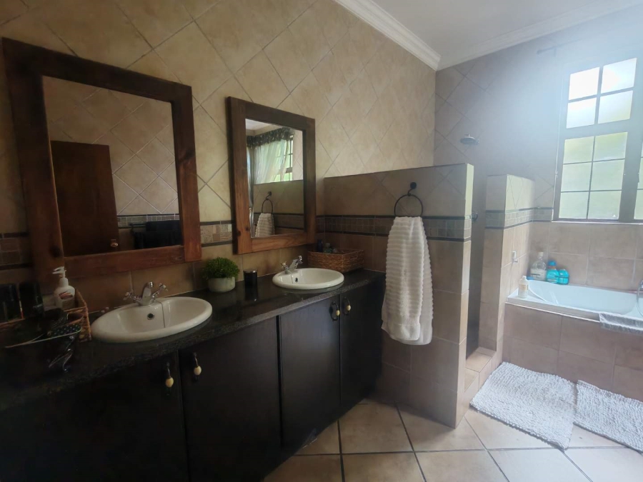 To Let 4 Bedroom Property for Rent in Zwartkop Golf Estate Gauteng