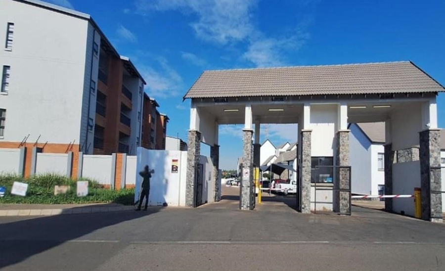 2 Bedroom Property for Sale in Glen Marais Gauteng