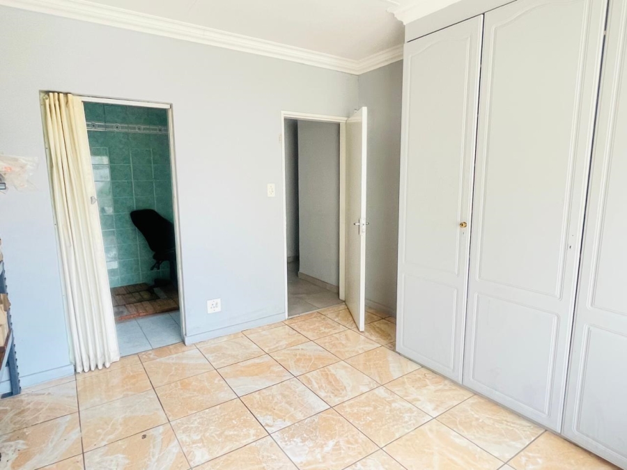 3 Bedroom Property for Sale in Roseacres Gauteng