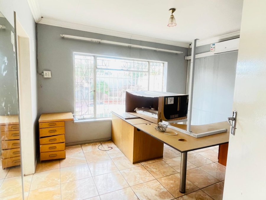 3 Bedroom Property for Sale in Roseacres Gauteng