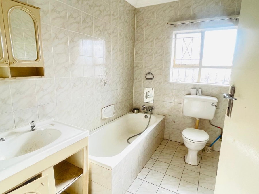 3 Bedroom Property for Sale in Roseacres Gauteng