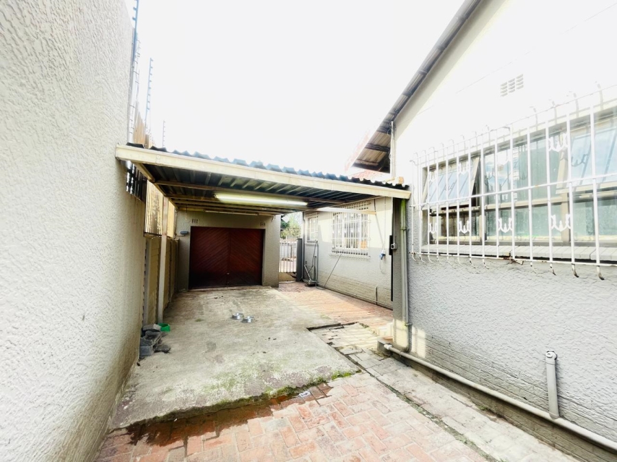 3 Bedroom Property for Sale in Roseacres Gauteng