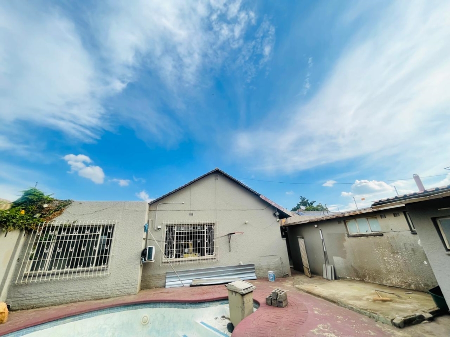 3 Bedroom Property for Sale in Roseacres Gauteng