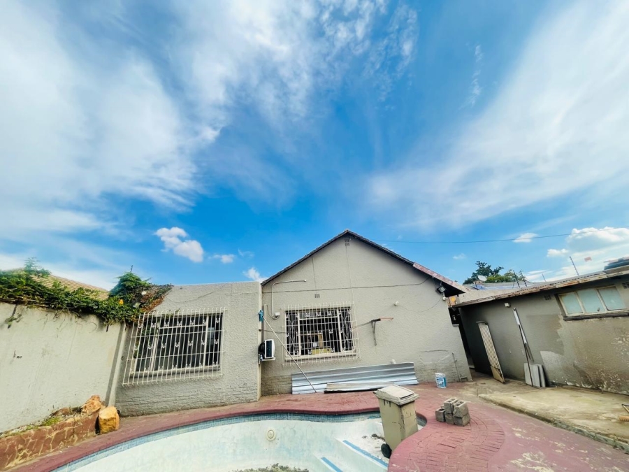 3 Bedroom Property for Sale in Roseacres Gauteng