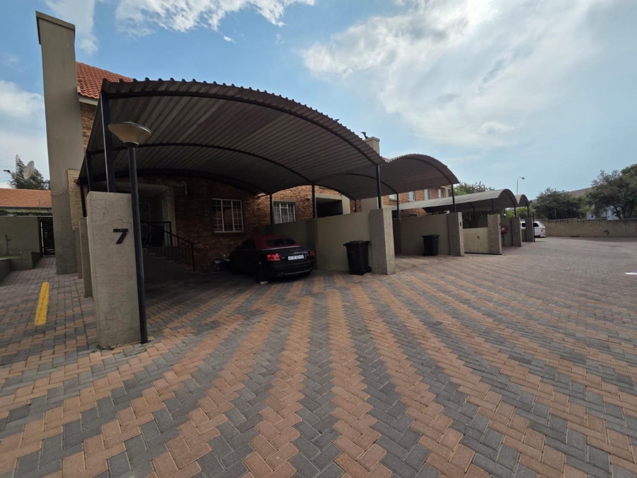 3 Bedroom Property for Sale in Kosmosdal Gauteng